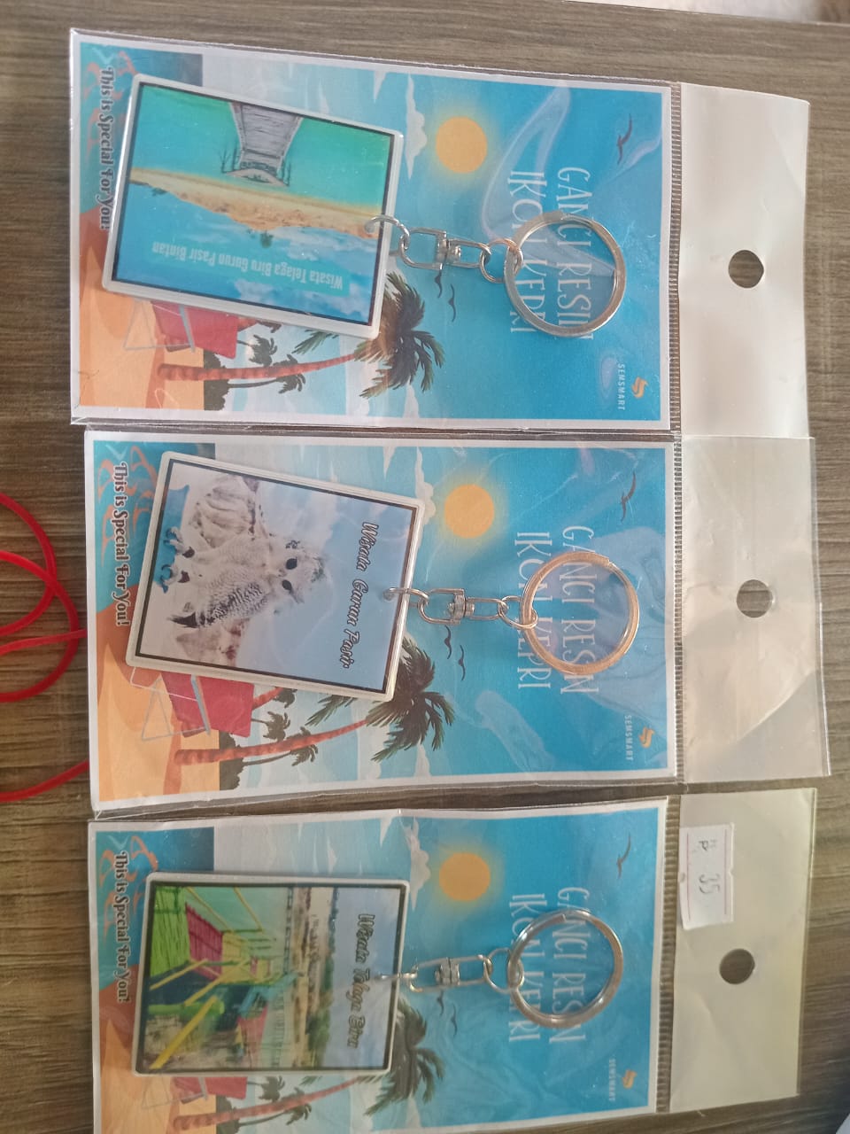 Gantungan kunci telaga biru