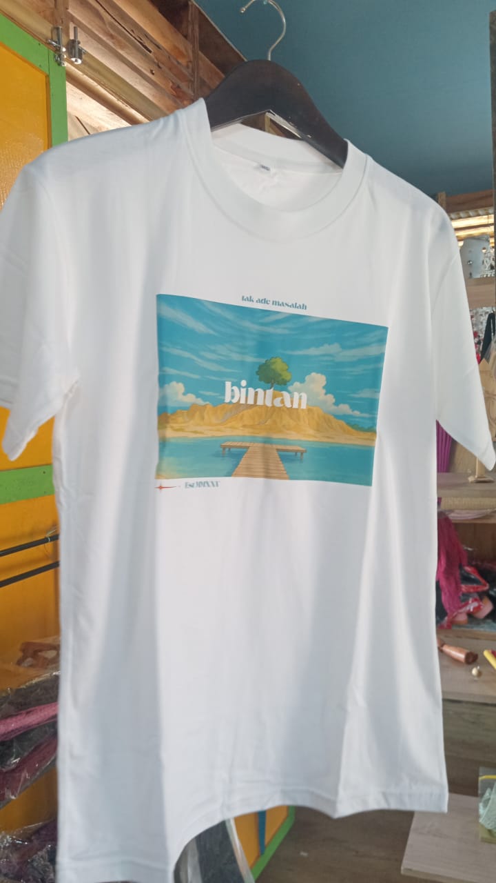 Baju kaos telaga biru